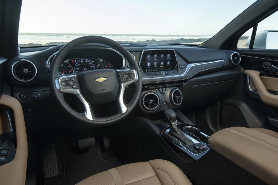 Торпедо Chevrolet Blazer Premier 2018 года  (фото 19 из 26)